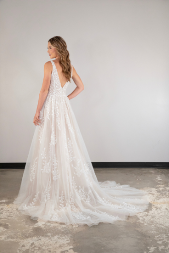 Essense of Australia Style #D4007 #1 (IVIV-PL) IVR LACE TULLE & REGAL ORGANZA OV IVR GWN W PLN TULLE PLUNGE thumbnail