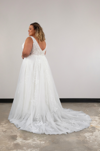 Essense of Australia Style #D4007 #4 (IVIV-PL) IVR LACE TULLE & REGAL ORGANZA OV IVR GWN W PLN TULLE PLUNGE thumbnail