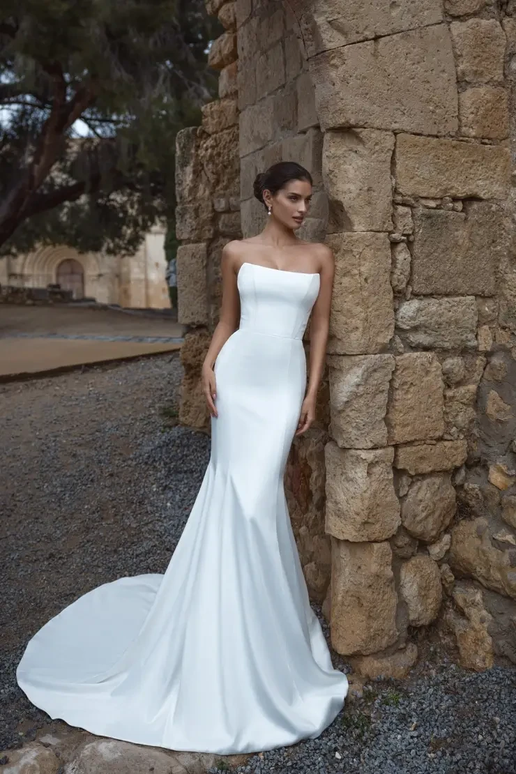 victoria wedding dress designer Julie Vino Victoria Bridal Sale Gown