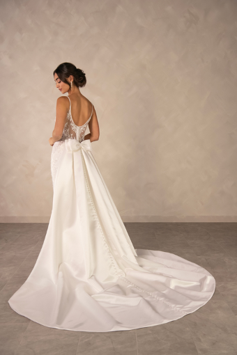 Essense of Australia Style #D4567 #1 (IVIV-PL) Ivory Lace & Tulle over Ivory Gown w Porcelain Tulle Illusion thumbnail