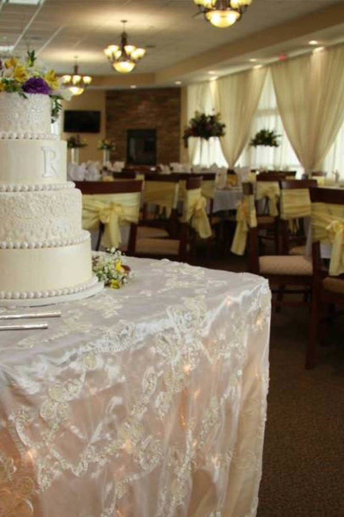 Medina Shale Creek Golf Club Reception Venue Radiant Bride
