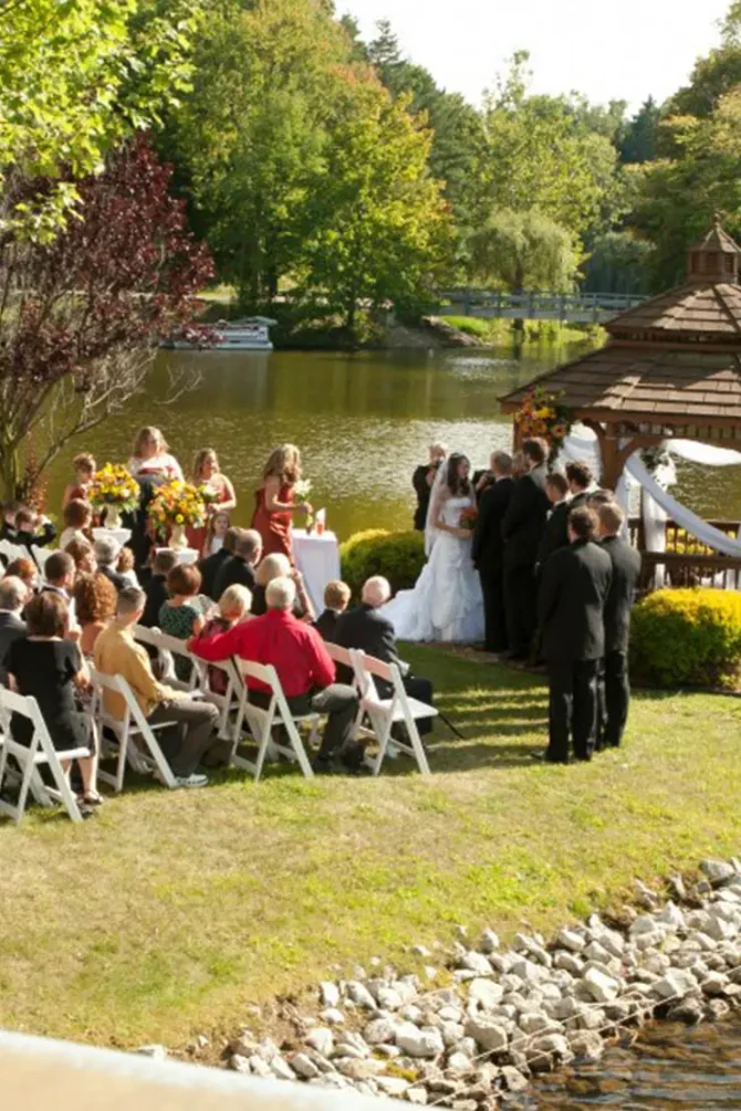 North Canton Willowdale Lake Country Club Reception Venue Radiant Bride